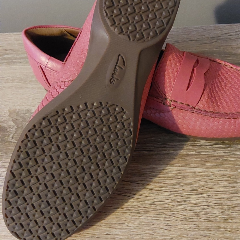 Clarks Collection Penny Loafers Flats Womens Size 7.5M Coral Slip On Casual Shoe - Picture 8 of 9